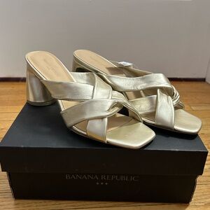 banana republic women’s silver summer dress heeled sandal - size 7